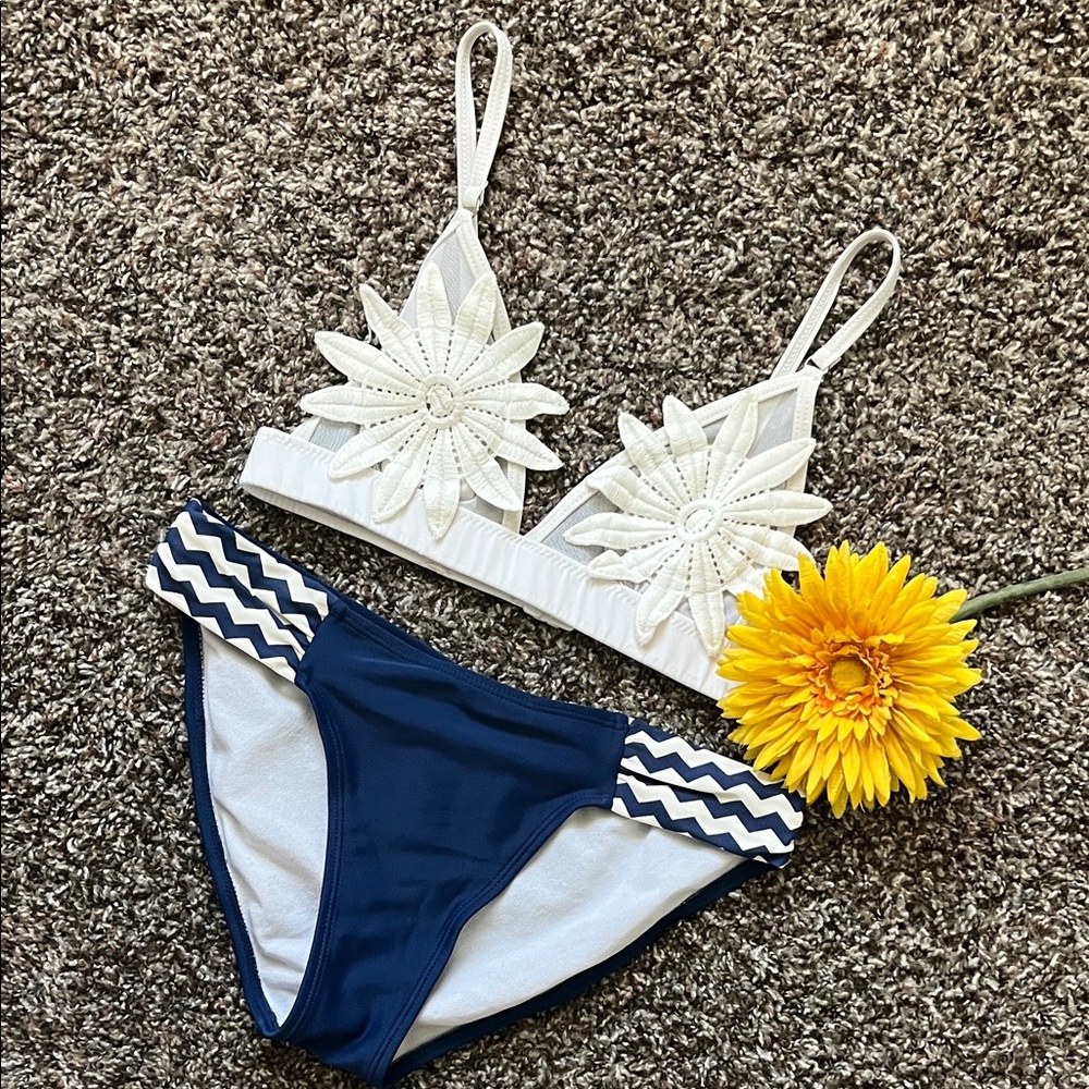 Xhilaration White Floral Crochet Bikini Top, Navy Chevron Bottoms Size Small